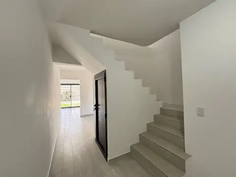 Casa 4 ambientes con 3 baños