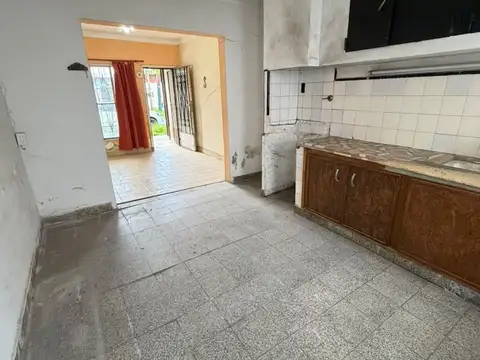 CASA EN VENTA EN LLAVALLOL, CON PATIO