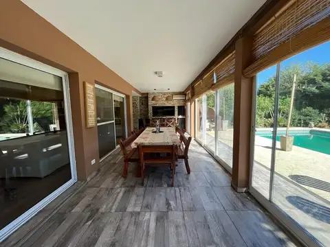 Casa en Venta con 2 cocheras