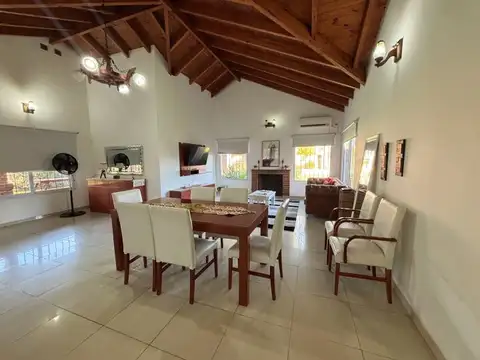 Casa de 3 dormitorios - Av. Fuerza Aerea 3600