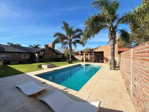 Casa 5 ambientes con 2 baños
