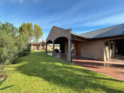 Casa de 3 dormitorios - Av. Fuerza Aerea 3600