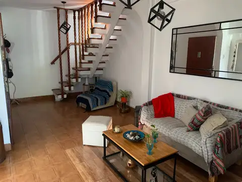 Depto Tipo Casa en Venta de 3 ambientes