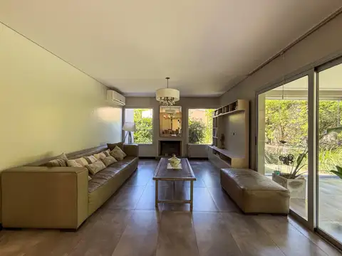 Casa 6 ambientes con 3 baños