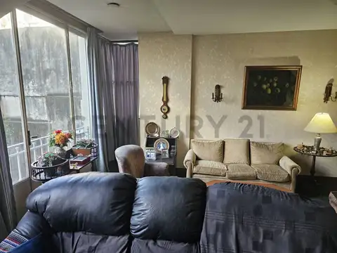 Venta Departamento de Categoría 4 Ambientes con Dependencia en Retiro | Amplia Planta