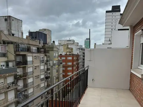 DEPARTAMENTO DE 3 AMB CON DEPENDENCIA A LA CALLE CON BALCON