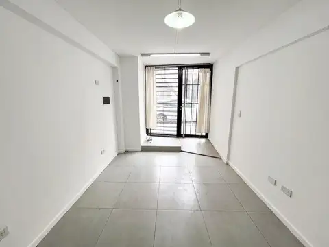 Alquiler oficina con depósito. jujuy al 1700