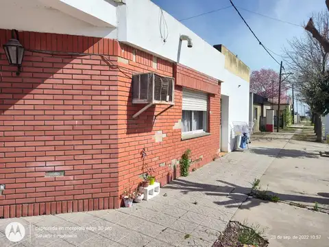 VENTA CASA + GALPON EN ESQUINA