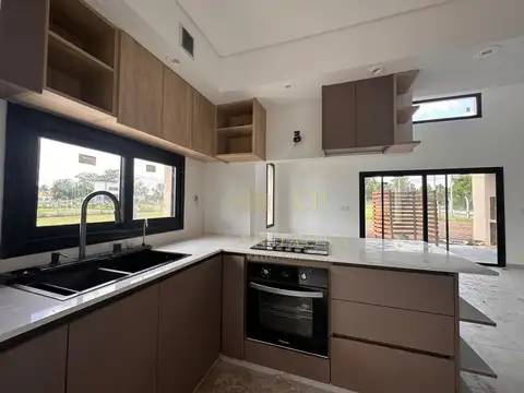 Casa en Venta en Pilar Del Este - Santa Elisa, USD 185.000