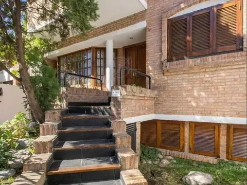 Juana Azurduy al 3500. Venta casa con 4 dorm. Nuñez, Capital