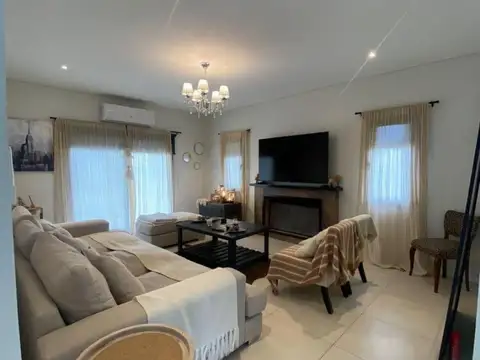 Casa en Venta en Francisco Alvarez, USD 250.000