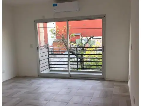 Monoambiente Luminoso con balcón a la calle