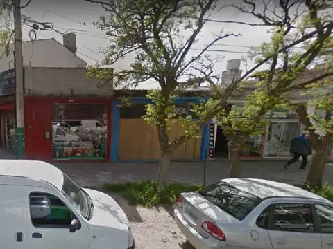 CINCO  LOCALES MAS CHALET DE 4 AMBIENTES | EN VENTA | VILLA GESELL | Cod.0651|