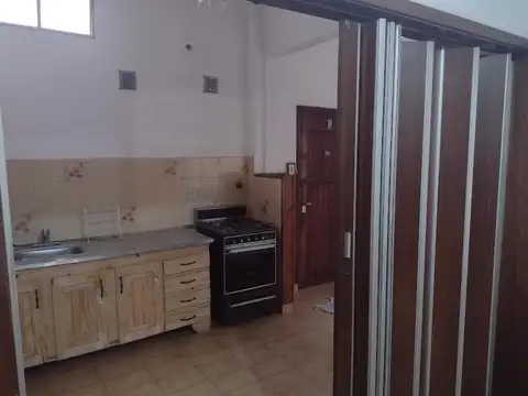 PH EN VENTA  3 AMB. FRENTE. A REFORMAR.