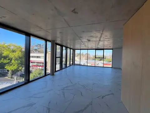 Oficina en Alquiler con 1 cochera