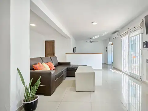 Casa 6 ambientes con 2 baños