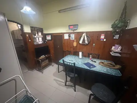 CASA MULTIFAMILIAR O GRAN LOTE EN CASTELAR N