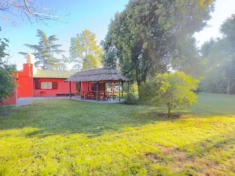 Casa en Venta con 3 cocheras