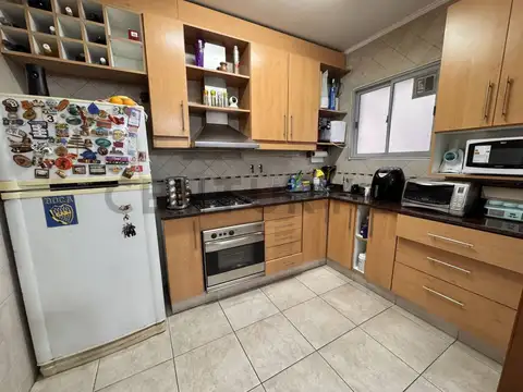 Venta PH 4 Ambientes con dependencia- Quincho, Terraza y Parrilla. Sin expensas- entrada independien