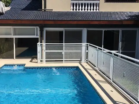 CASA a la VENTA en EL PALOMAR, 4 ambientes