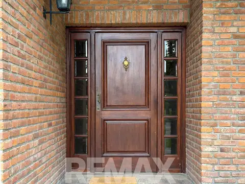 Casa en Venta con 3 cocheras