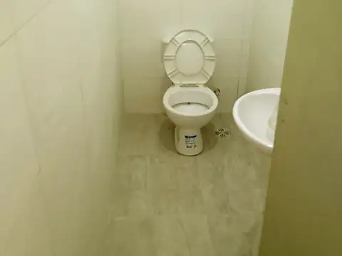 LOCAL 35 M2 CON BAÑO, VIDRIERA Y PERSIANA AUTOMATICA. ITALIA 126 AVELLANEDA