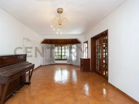 Casa en Venta con 2 cocheras