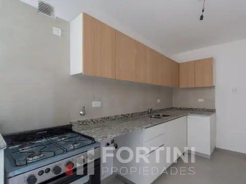 Departamento en Alquiler en Villa Ballester, $ 850.000