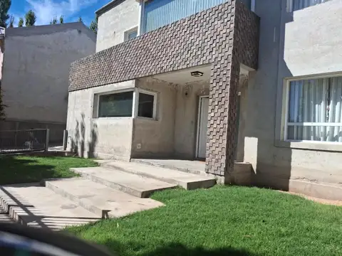 VENTA CASA tres dormitorios - B° Manzanar VII - Cipolletti