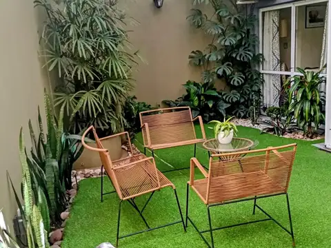 DUEÑO DIRECTO  Departamento de 3 amb.con gran patio , jardín de invierno, parrilla y horno de barro.Departamento en venta en Caballito Norte
