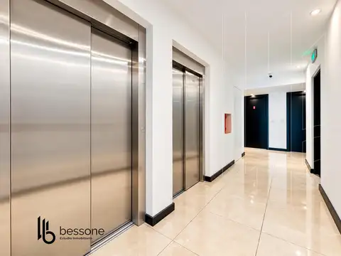 Oficina 10 ambientes con 2 baños