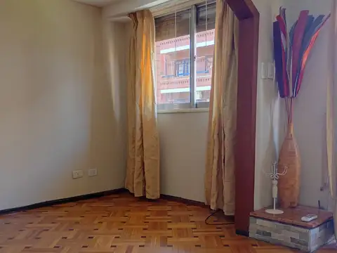 Doblas 400, Piso 5