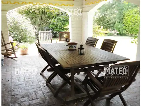 Casa 4 ambientes con 2 baños