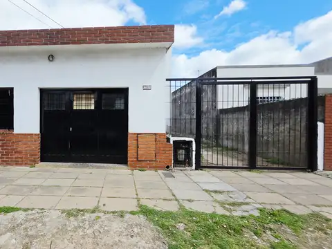 VENTA CASA 4 AMB JARDIN COCHERA CASEROS