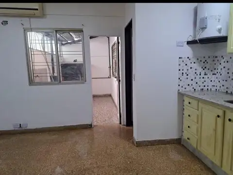Alquiler de departamento 2 ambientes con patio en Wilde