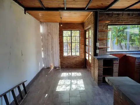 CASA 2 DORM 2 BAÑOS CON POTENCIAL COMERCIAL
