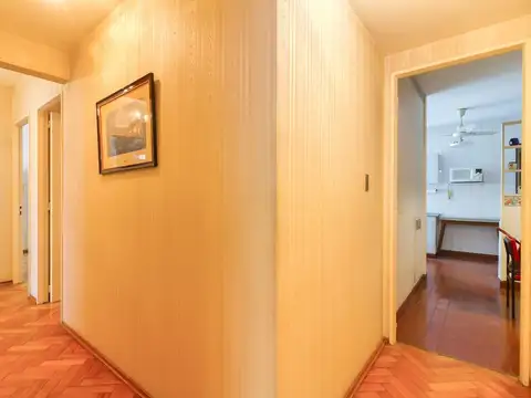 Venta 4 ambientes, Semipiso, con Dependencia.