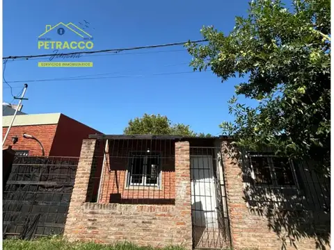 Casa el frente de 1 dormitorio en venta