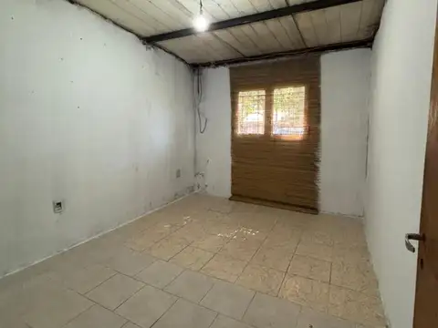 Casa el frente de 1 dormitorio en venta