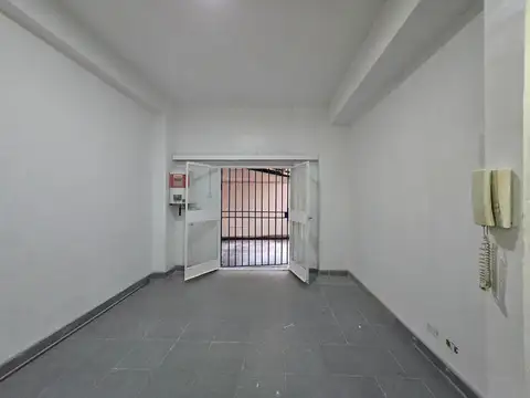Departamento Monoambiente amplio en PB con PATIO