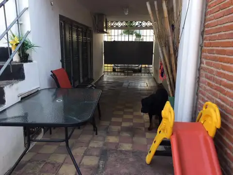 Casa 4 ambientes con pileta