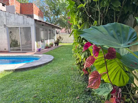 Casa en Venta con 3 cocheras