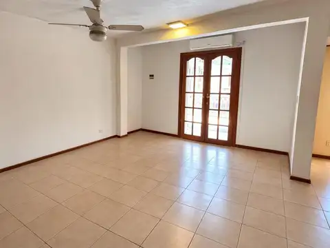 Casa 3 ambientes con 2 baños