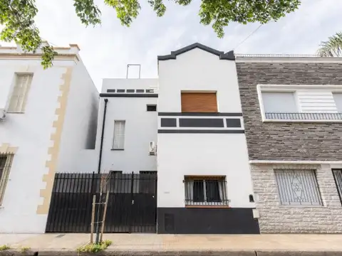 Casa en venta 4 dormitorios, 2 baños, patio y terraza en Liniers