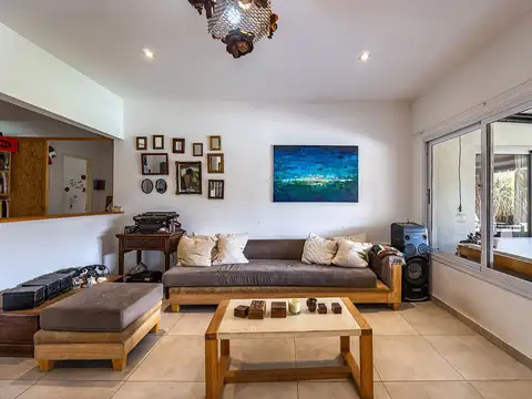 Casa 4 ambientes con 2 baños