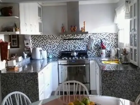 Sarandi nº 425 e/ Salguero y Cevallos