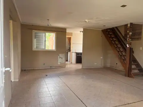 Casa 6 ambientes con 2 baños