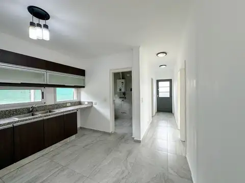 Casa 7 ambientes con 2 baños