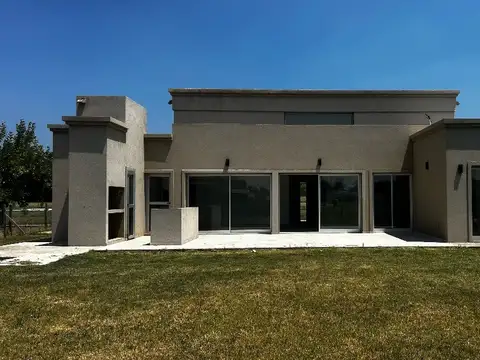 Casa en Venta en Medal Country club, USD 205.000