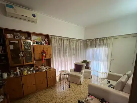 Casa 5 ambientes con 4 baños